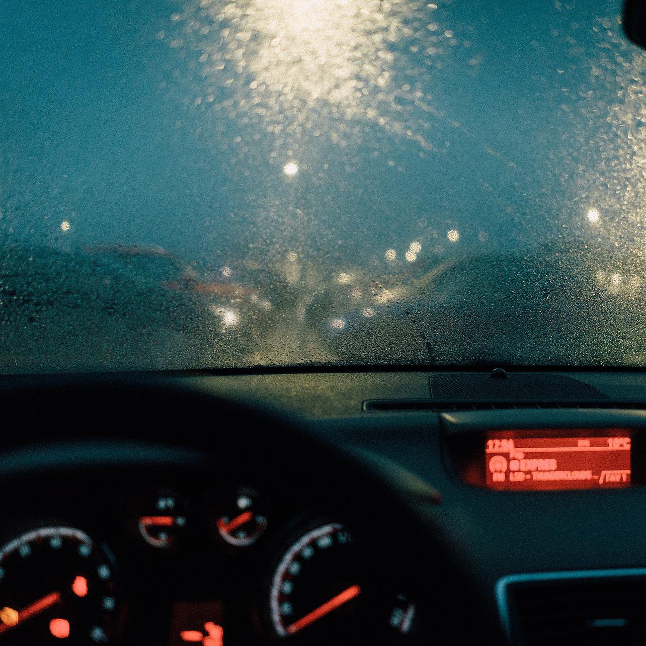 Постер альбома Rain Sounds falling on Car