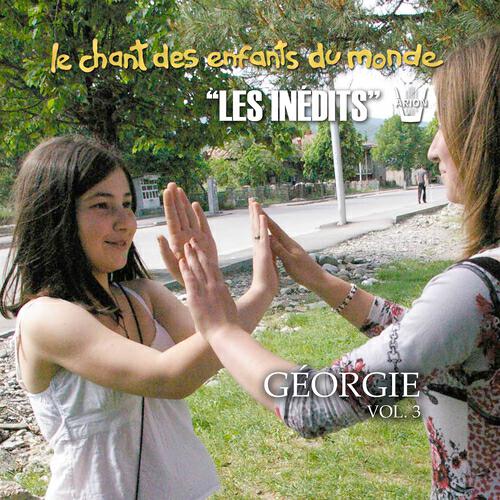 Les Enfants du Monde - Shav mtasa shavi qornebi (La corneille noire)