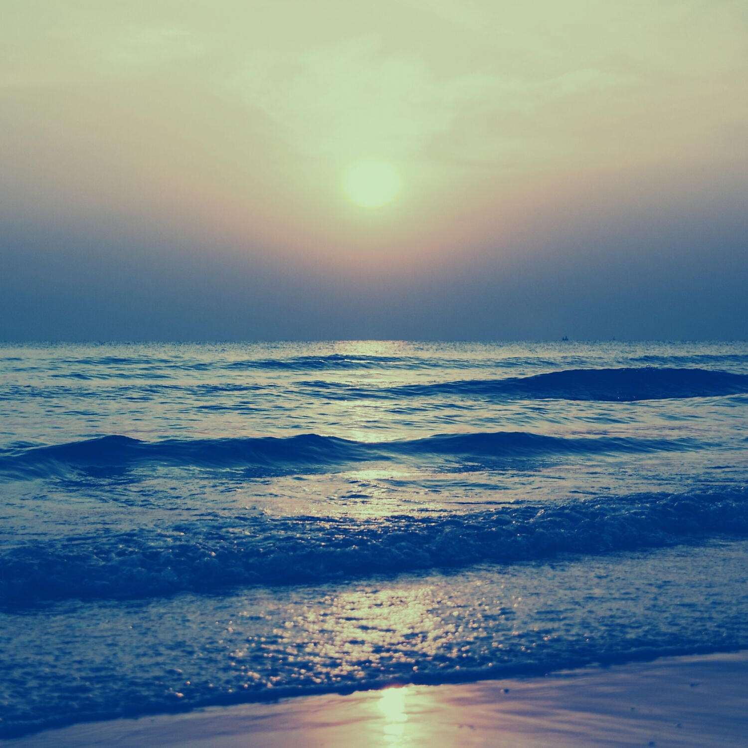 Deluxe ASMR Ocean Waves - Debonair Backdrops for ASMR Waves