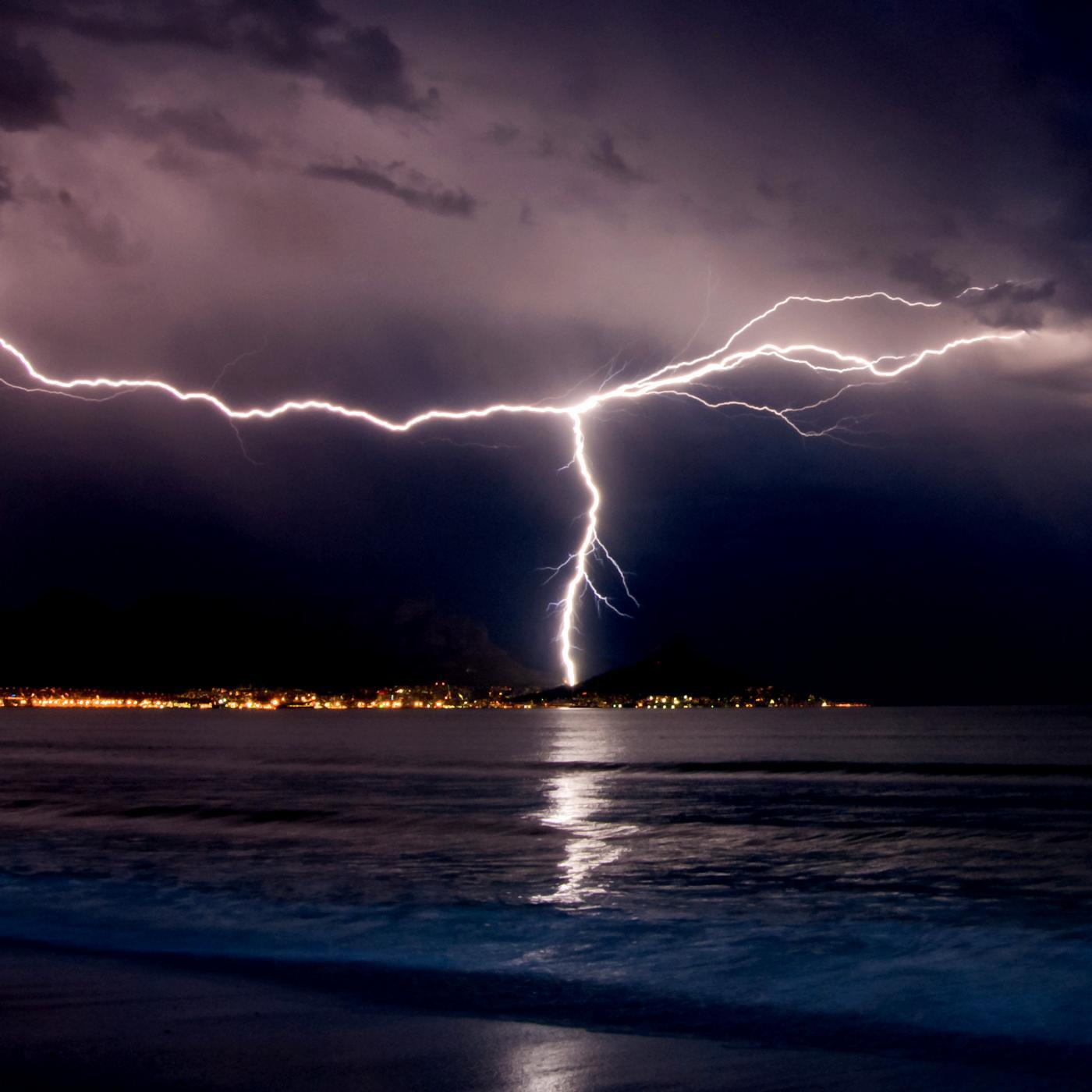 Acerting Art - Relaxing Ocean Sounds with Thunder Storm in Background for Sleep