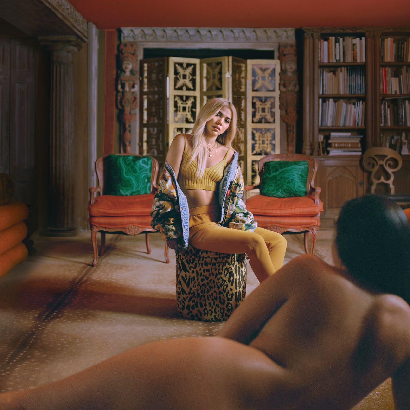 Hayley Kiyoko - Molecules