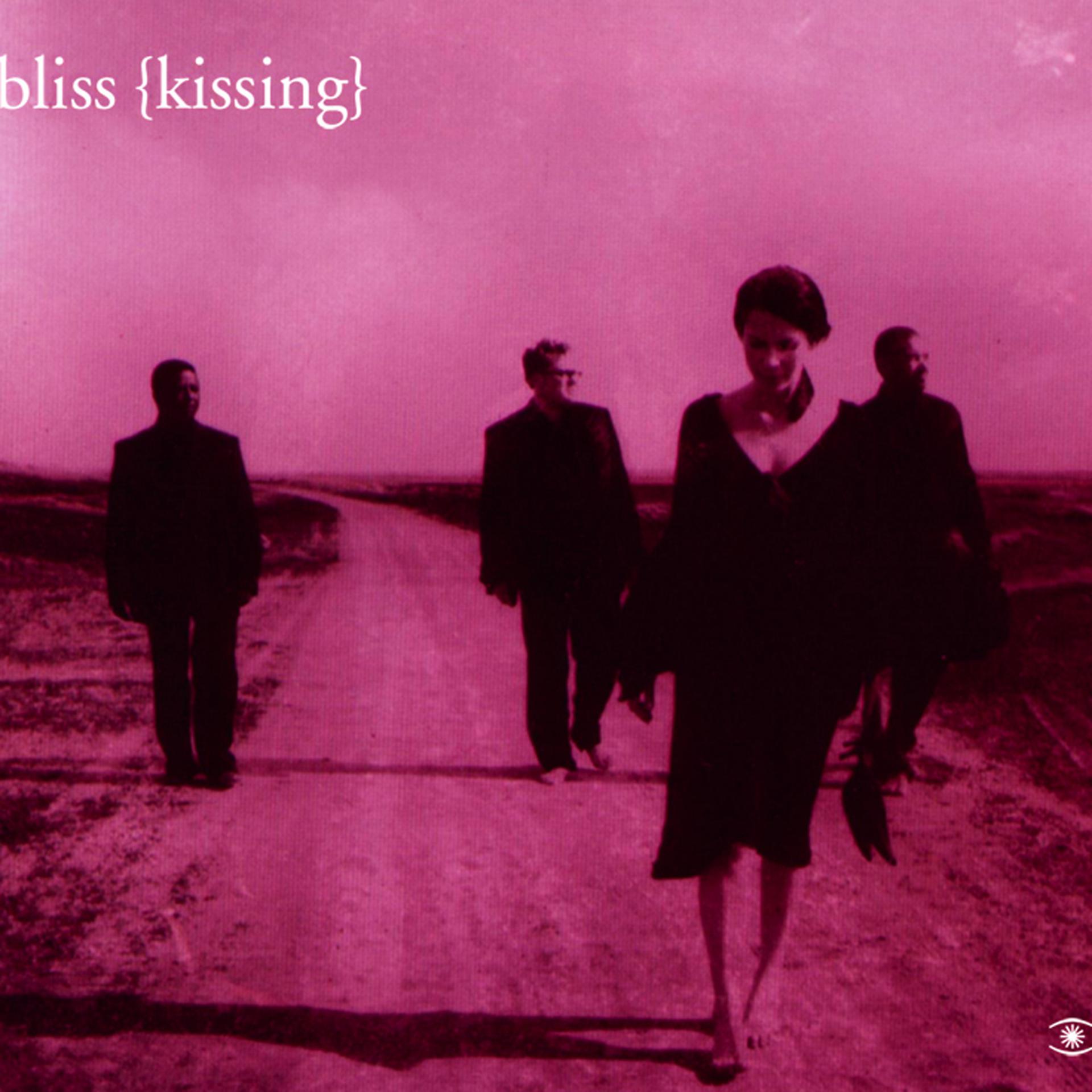 Kissing песня слушать. Bliss - kissing. Editors - Kiss.
