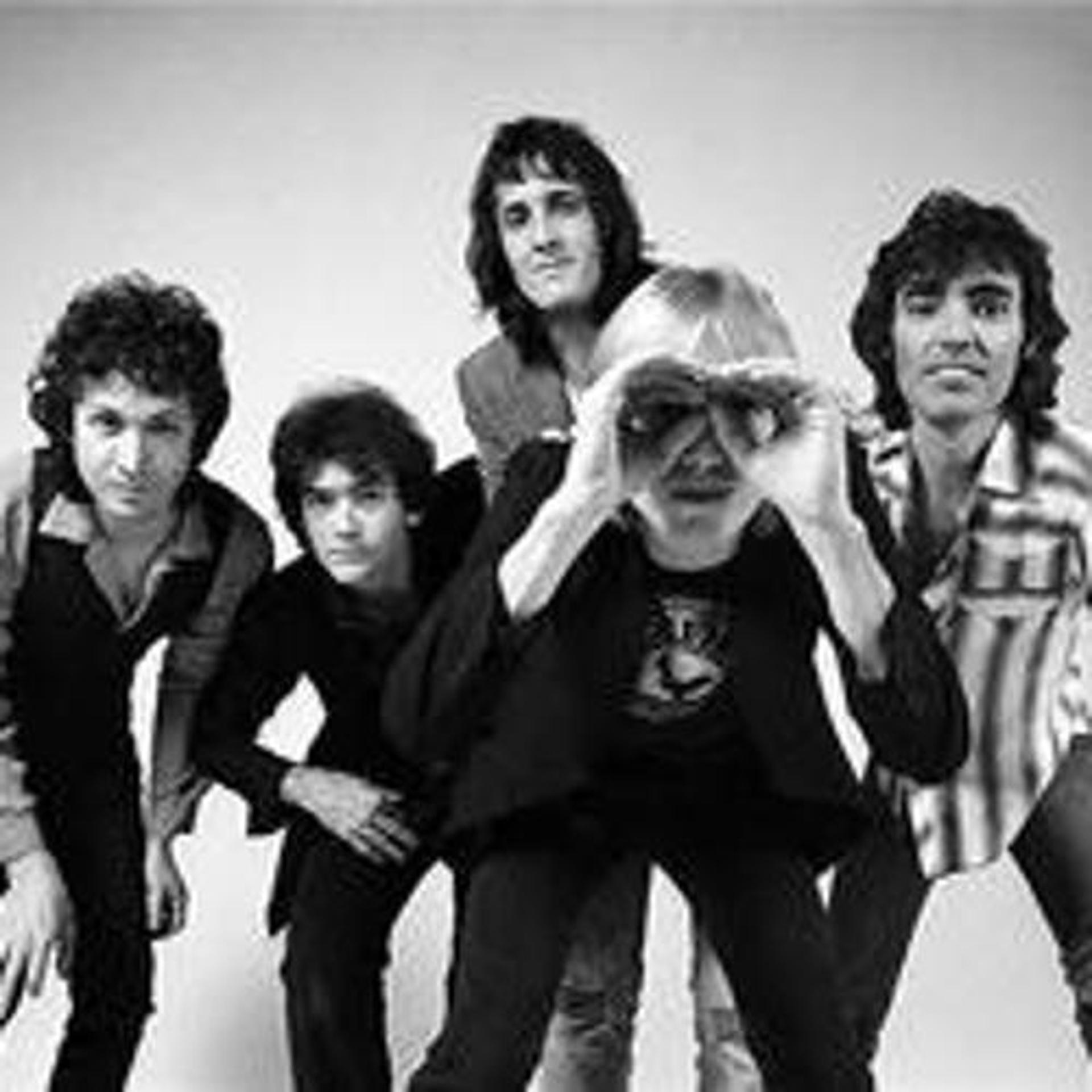 Постер к треку Tom Petty and the Heartbreakers - I Need To Know